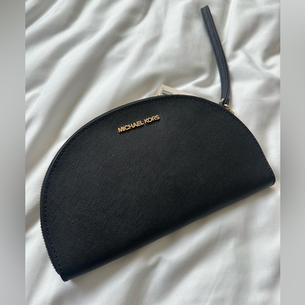 NEW Michael Kors Black Leather Wristlet Medium Half Moon Jet Set Zip B20